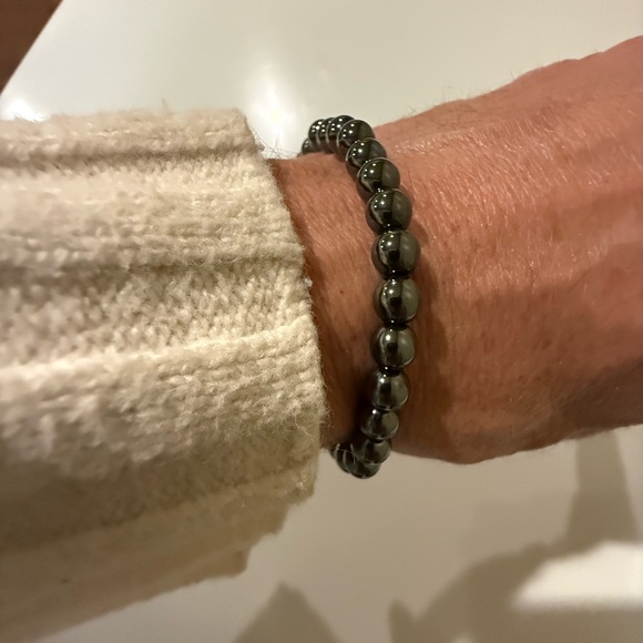 Elegant Black Beaded Bracelet - Picture 2 of 3